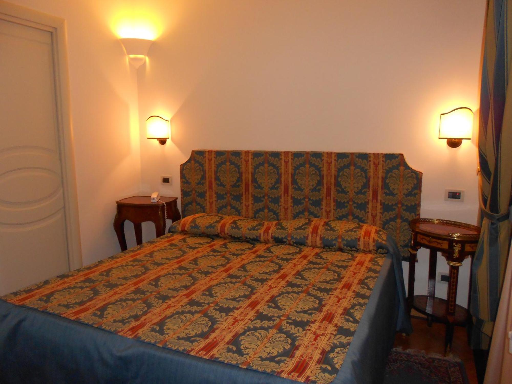 Al Teatro Hotel Livorno Room photo